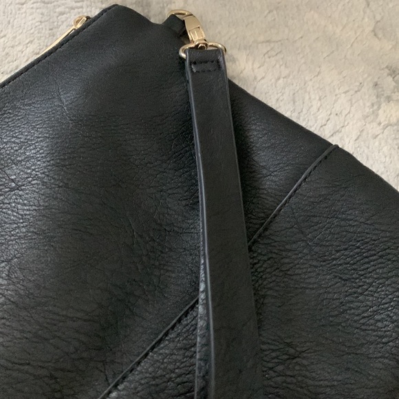 FOREVER21 FAUX LEATHER FLAT CLUTCH BAG - Picture 2 of 3